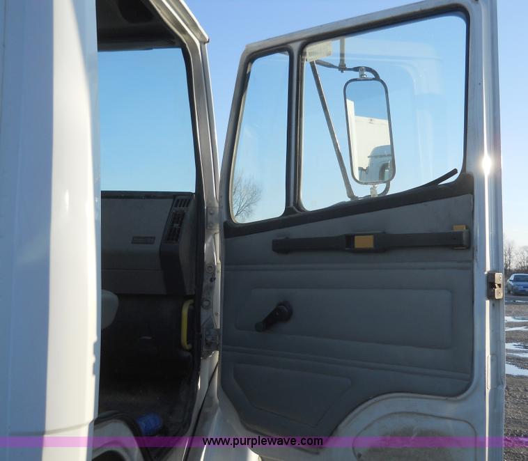 image for item 7815 1996 Freightliner FL70 semi truck