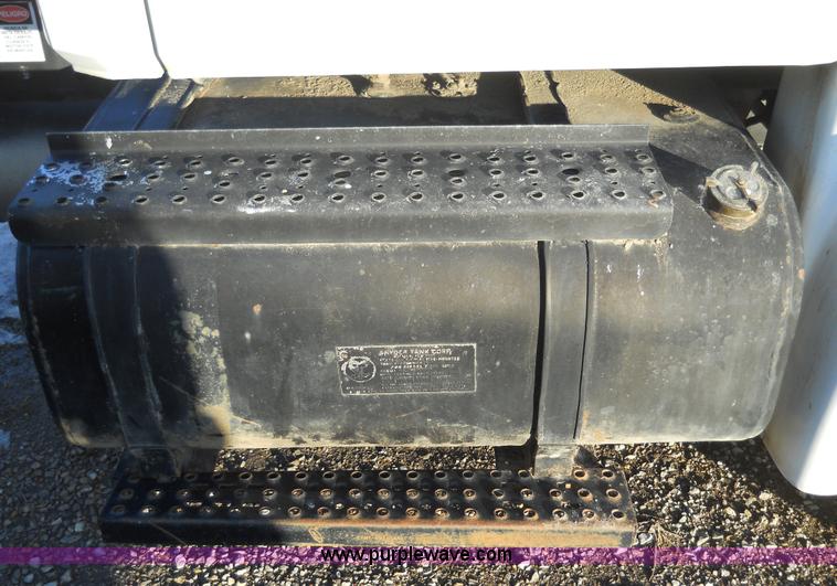 image for item 7815 1996 Freightliner FL70 semi truck