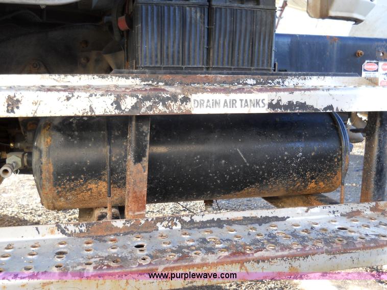 image for item 7815 1996 Freightliner FL70 semi truck