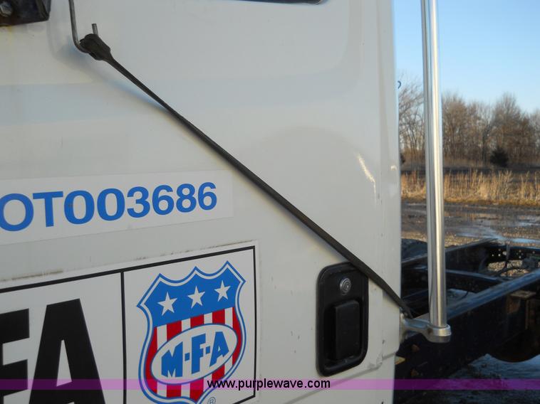 image for item 7815 1996 Freightliner FL70 semi truck