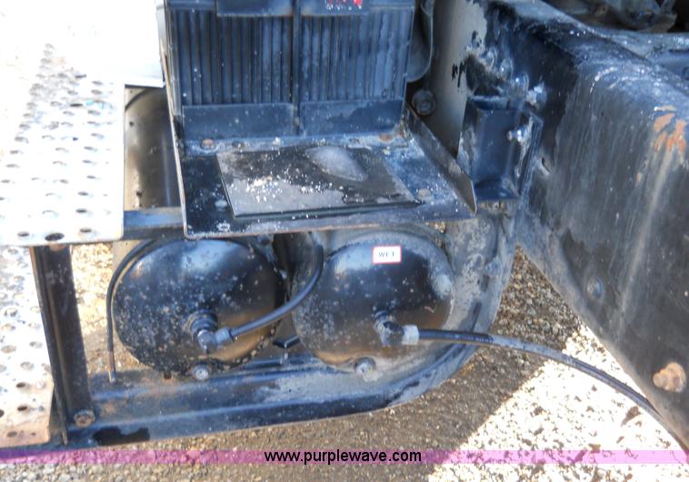 image for item 7815 1996 Freightliner FL70 semi truck