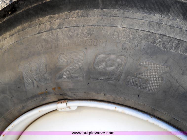 image for item 7815 1996 Freightliner FL70 semi truck