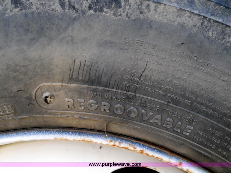 image for item 7815 1996 Freightliner FL70 semi truck