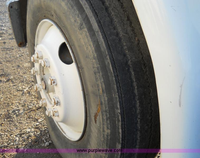 image for item 7815 1996 Freightliner FL70 semi truck