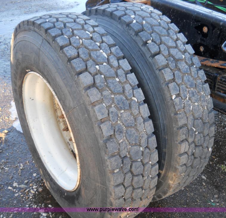 image for item 7815 1996 Freightliner FL70 semi truck