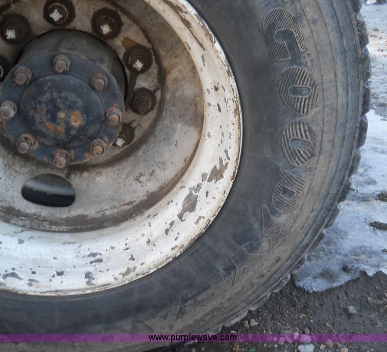 image for item 7815 1996 Freightliner FL70 semi truck