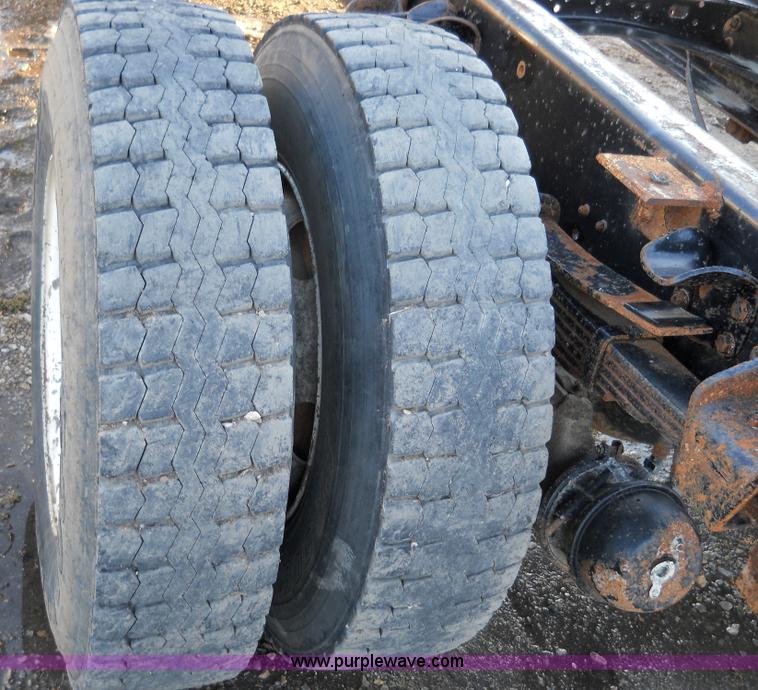 image for item 7815 1996 Freightliner FL70 semi truck