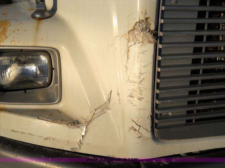 image for item 7815 1996 Freightliner FL70 semi truck