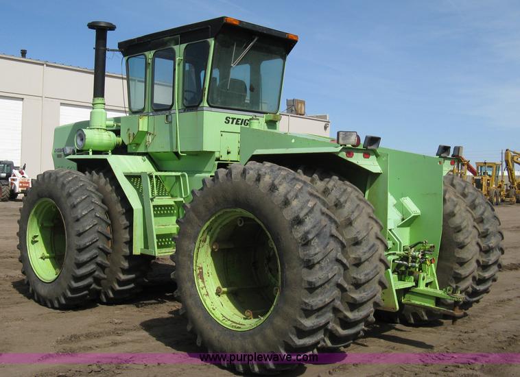 image for item 8039 1981 Steiger Bearcat KM-225 articulated tractor