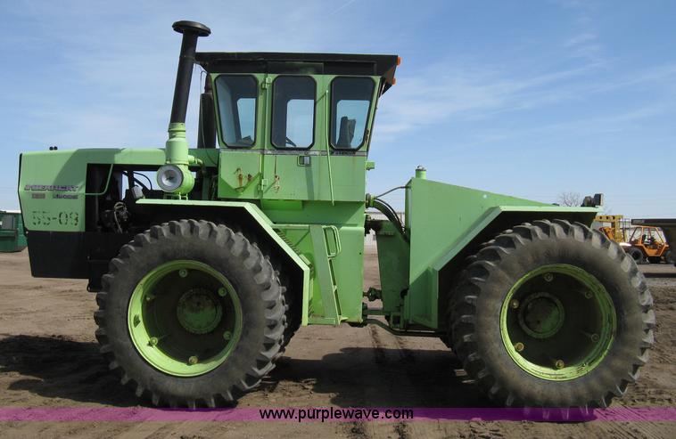 image for item 8039 1981 Steiger Bearcat KM-225 articulated tractor