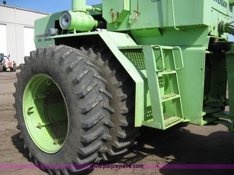 image for item 8039 1981 Steiger Bearcat KM-225 articulated tractor