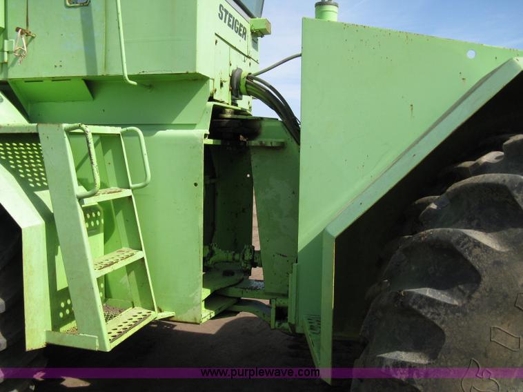 image for item 8039 1981 Steiger Bearcat KM-225 articulated tractor