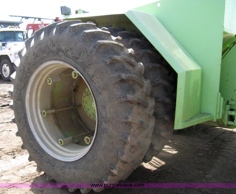 image for item 8039 1981 Steiger Bearcat KM-225 articulated tractor