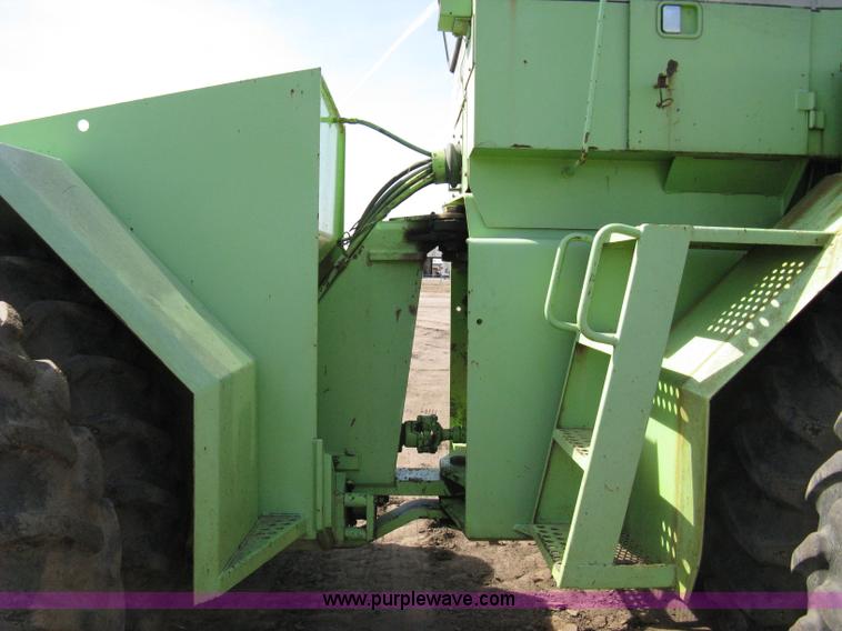 image for item 8039 1981 Steiger Bearcat KM-225 articulated tractor