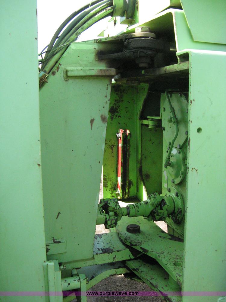 image for item 8039 1981 Steiger Bearcat KM-225 articulated tractor