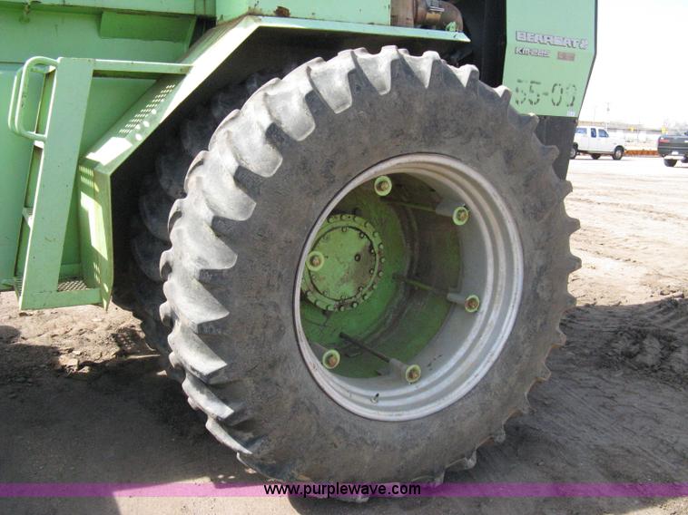 image for item 8039 1981 Steiger Bearcat KM-225 articulated tractor