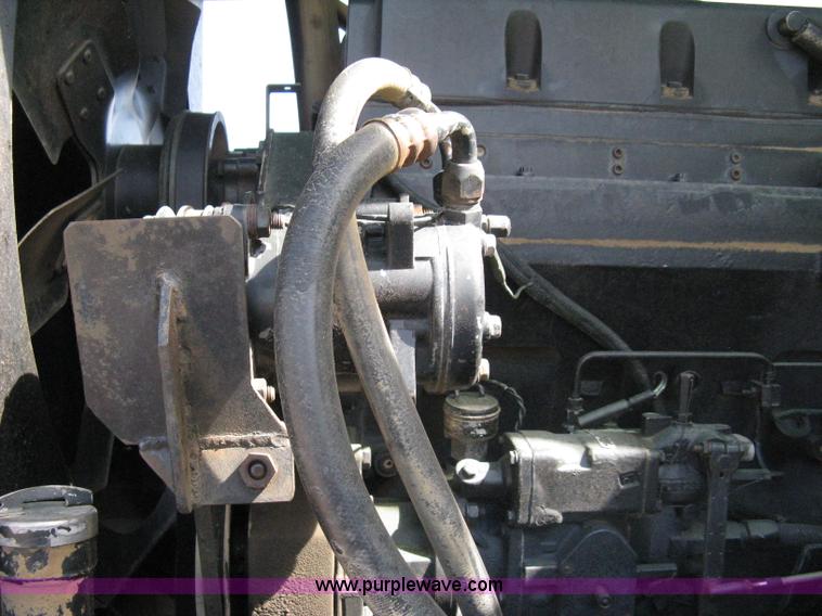 image for item 8039 1981 Steiger Bearcat KM-225 articulated tractor