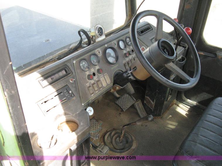 image for item 8039 1981 Steiger Bearcat KM-225 articulated tractor