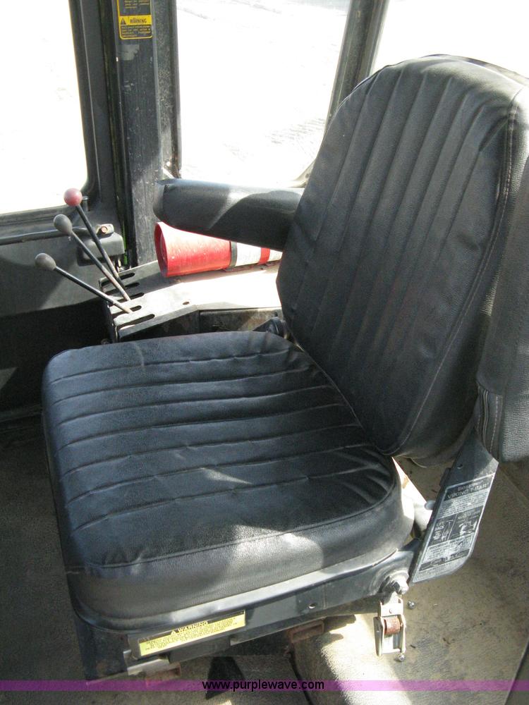 image for item 8039 1981 Steiger Bearcat KM-225 articulated tractor