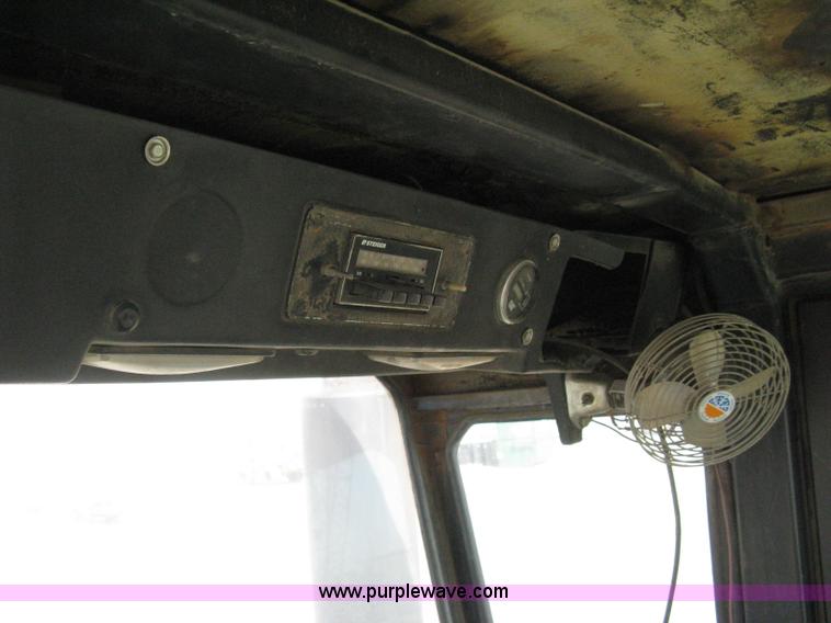 image for item 8039 1981 Steiger Bearcat KM-225 articulated tractor