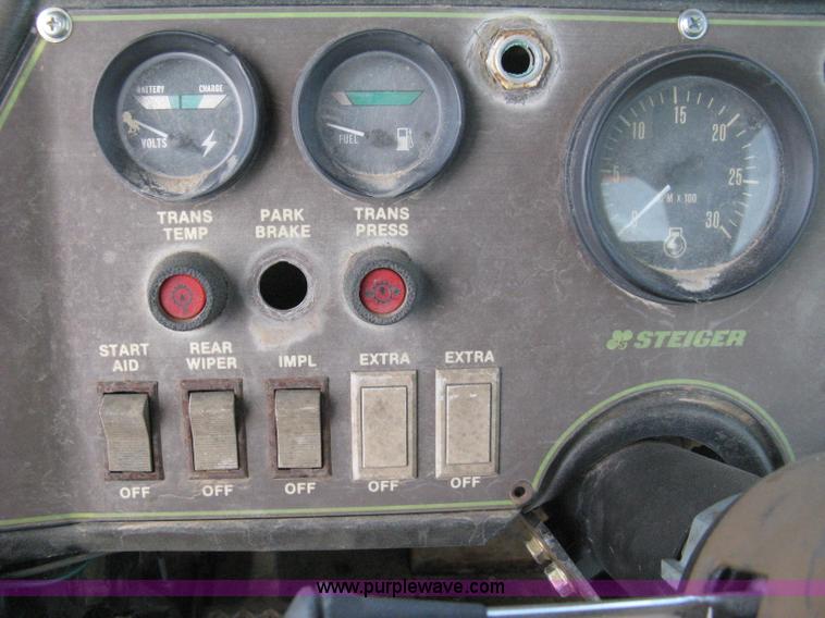 image for item 8039 1981 Steiger Bearcat KM-225 articulated tractor