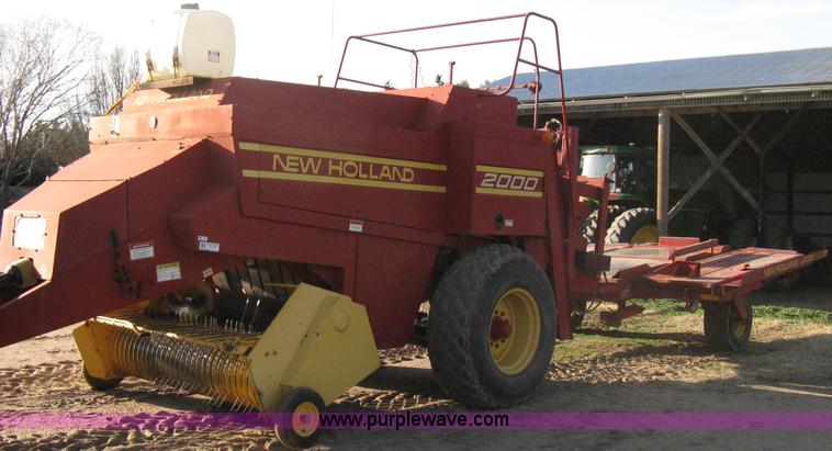image for item 8040 1996 New Holland D2000 3x4 large square baler with accumulator