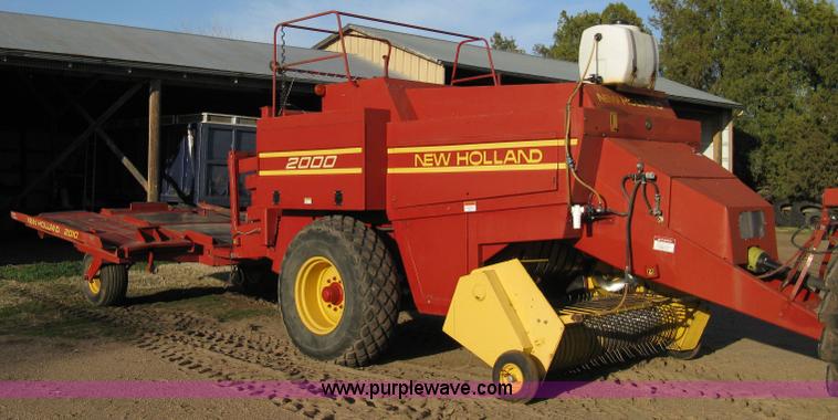image for item 8040 1996 New Holland D2000 3x4 large square baler with accumulator