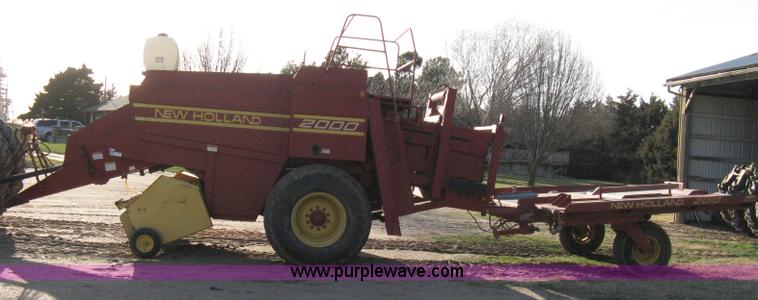 image for item 8040 1996 New Holland D2000 3x4 large square baler with accumulator