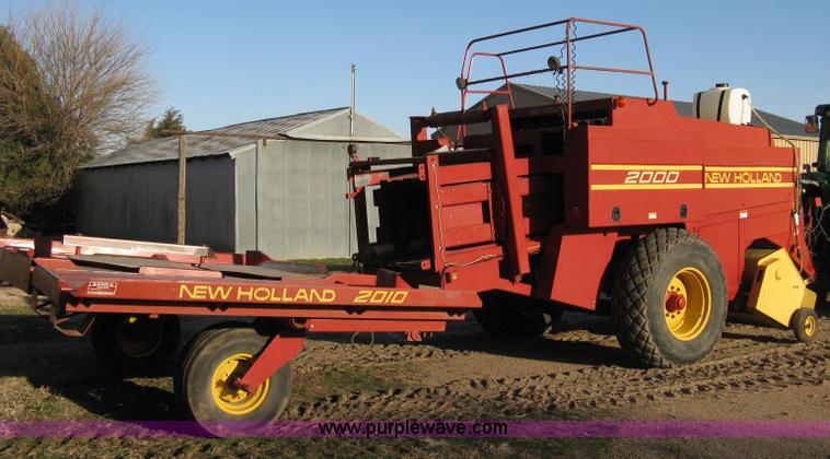image for item 8040 1996 New Holland D2000 3x4 large square baler with accumulator