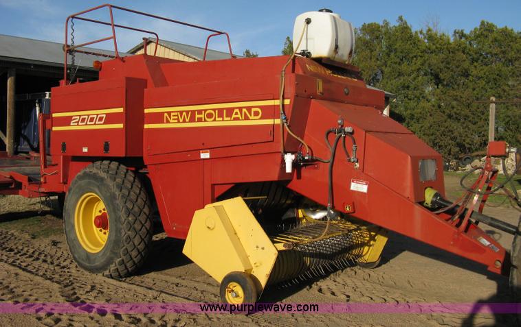 image for item 8040 1996 New Holland D2000 3x4 large square baler with accumulator
