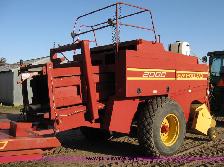 image for item 8040 1996 New Holland D2000 3x4 large square baler with accumulator