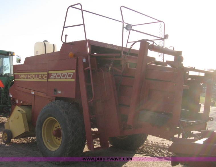 image for item 8040 1996 New Holland D2000 3x4 large square baler with accumulator
