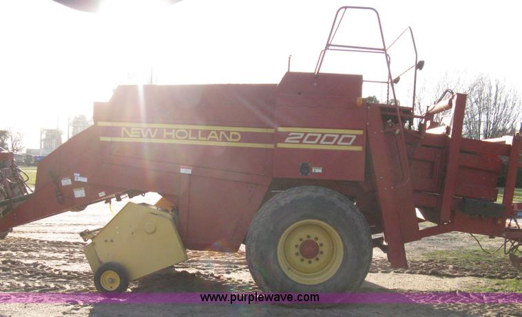 image for item 8040 1996 New Holland D2000 3x4 large square baler with accumulator