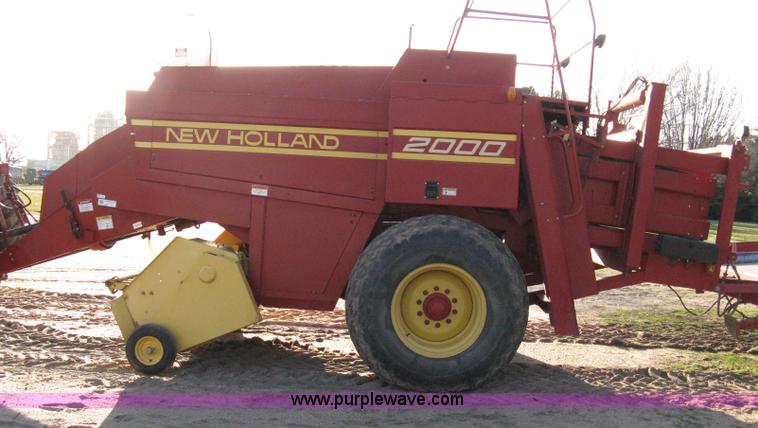 image for item 8040 1996 New Holland D2000 3x4 large square baler with accumulator