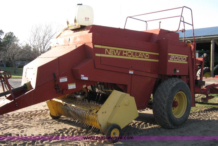 image for item 8040 1996 New Holland D2000 3x4 large square baler with accumulator