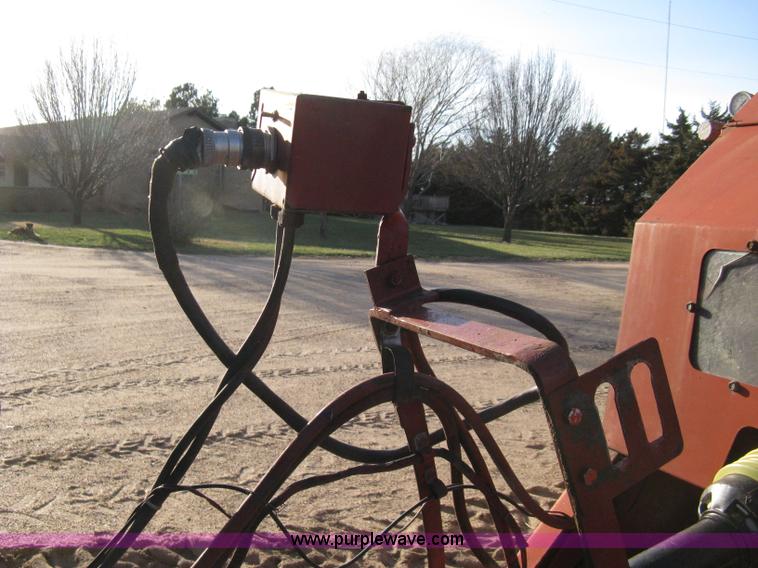 image for item 8040 1996 New Holland D2000 3x4 large square baler with accumulator