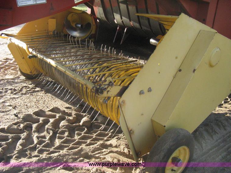 image for item 8040 1996 New Holland D2000 3x4 large square baler with accumulator