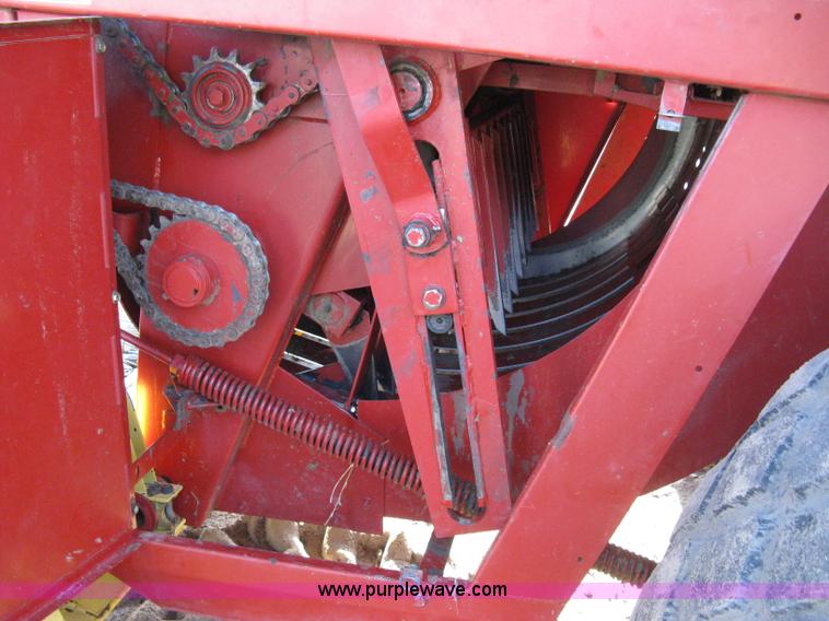 image for item 8040 1996 New Holland D2000 3x4 large square baler with accumulator