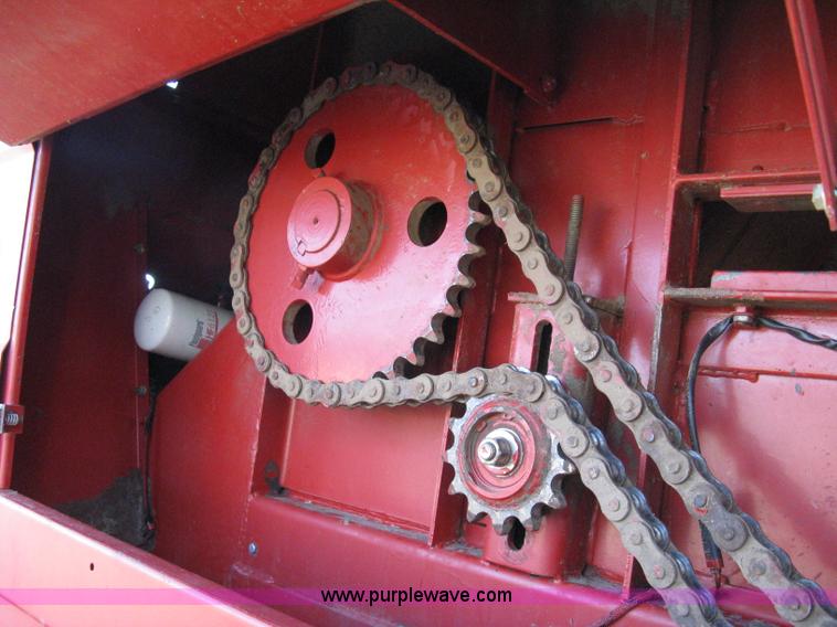 image for item 8040 1996 New Holland D2000 3x4 large square baler with accumulator