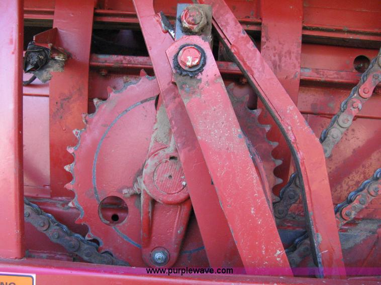 image for item 8040 1996 New Holland D2000 3x4 large square baler with accumulator