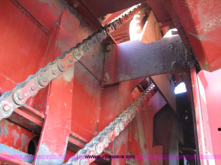 image for item 8040 1996 New Holland D2000 3x4 large square baler with accumulator