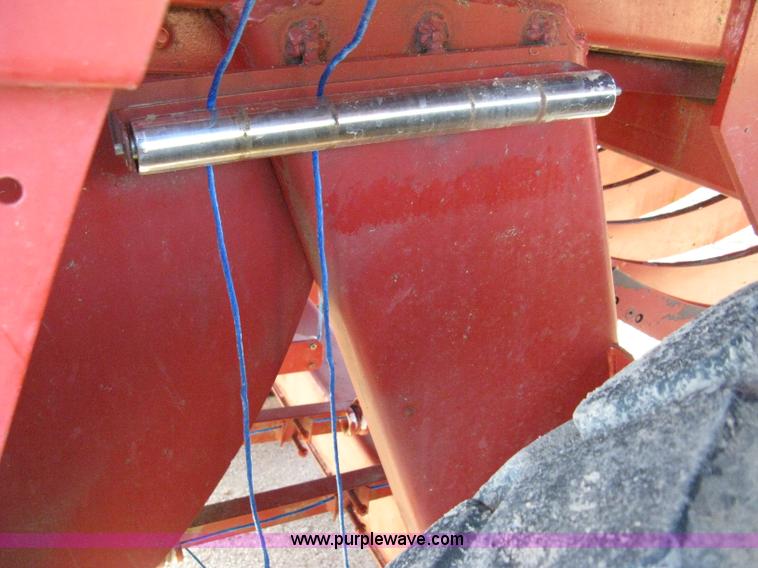 image for item 8040 1996 New Holland D2000 3x4 large square baler with accumulator