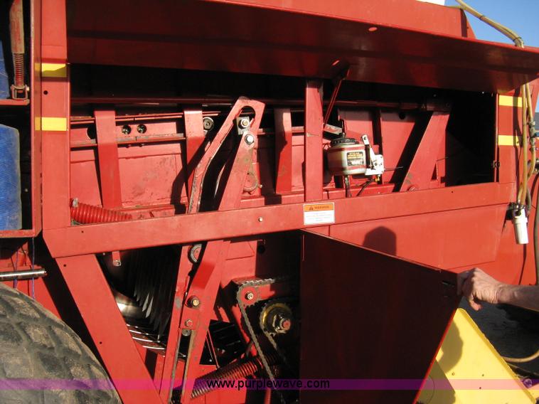 image for item 8040 1996 New Holland D2000 3x4 large square baler with accumulator