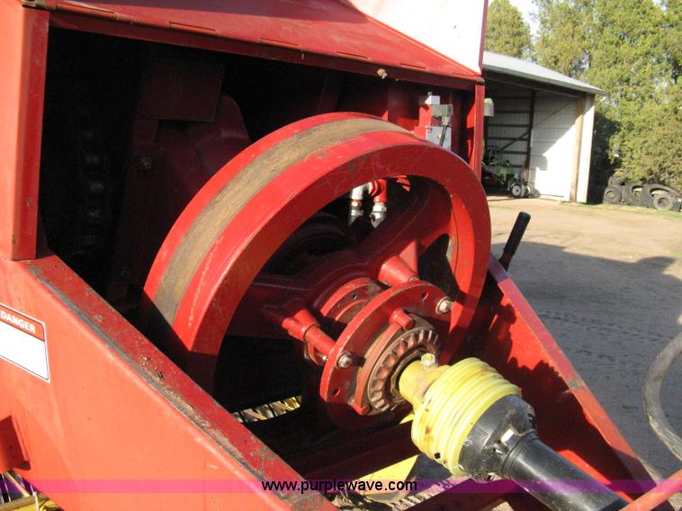 image for item 8040 1996 New Holland D2000 3x4 large square baler with accumulator