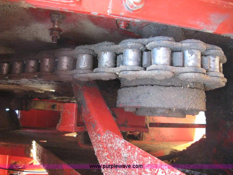 image for item 8040 1996 New Holland D2000 3x4 large square baler with accumulator