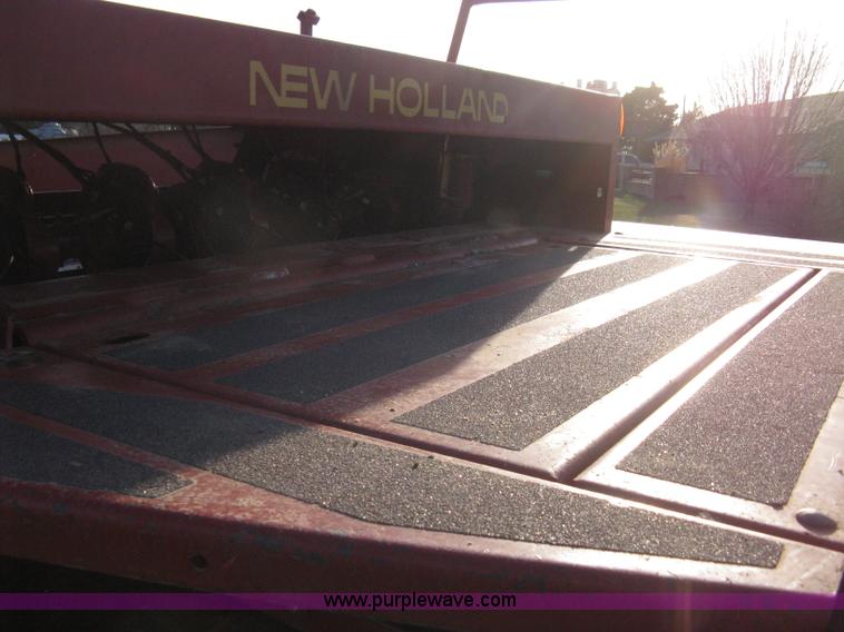 image for item 8040 1996 New Holland D2000 3x4 large square baler with accumulator