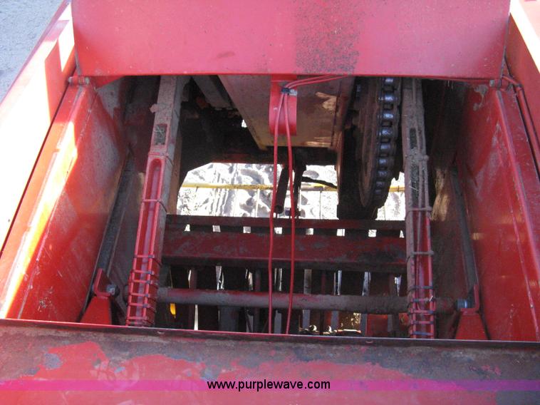 image for item 8040 1996 New Holland D2000 3x4 large square baler with accumulator