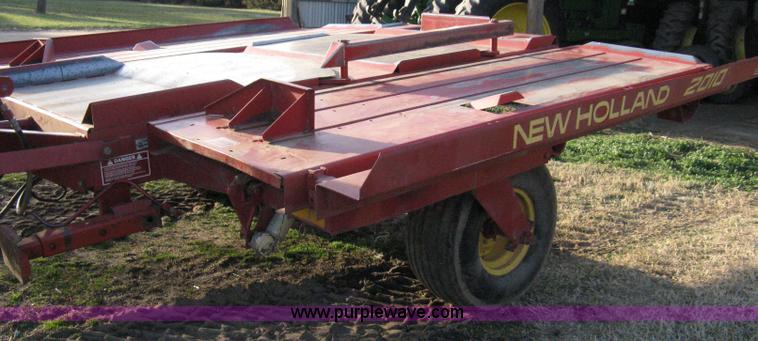 image for item 8040 1996 New Holland D2000 3x4 large square baler with accumulator