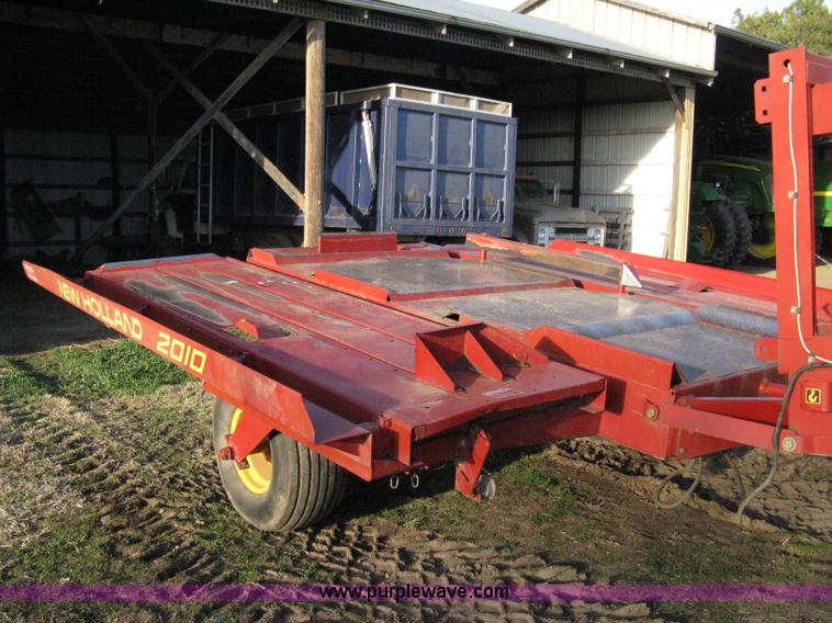 image for item 8040 1996 New Holland D2000 3x4 large square baler with accumulator