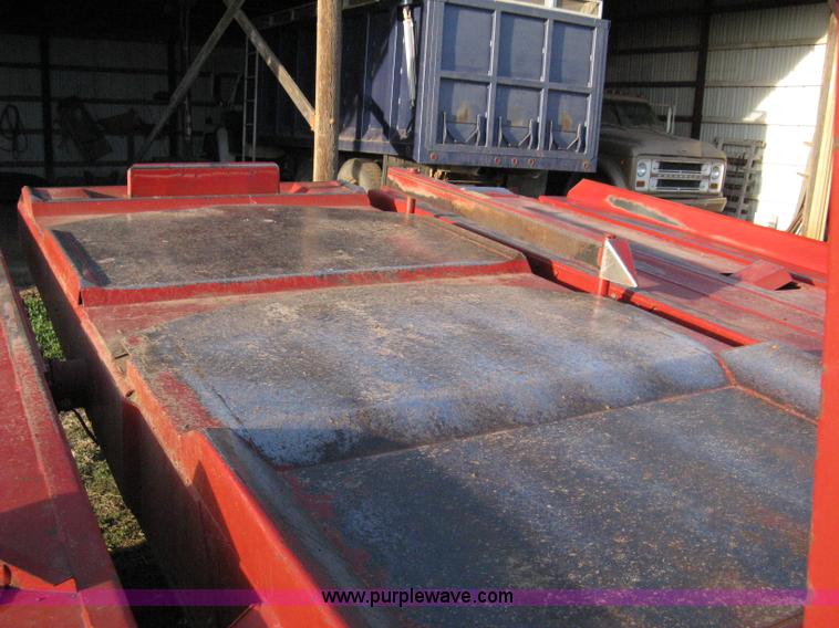 image for item 8040 1996 New Holland D2000 3x4 large square baler with accumulator